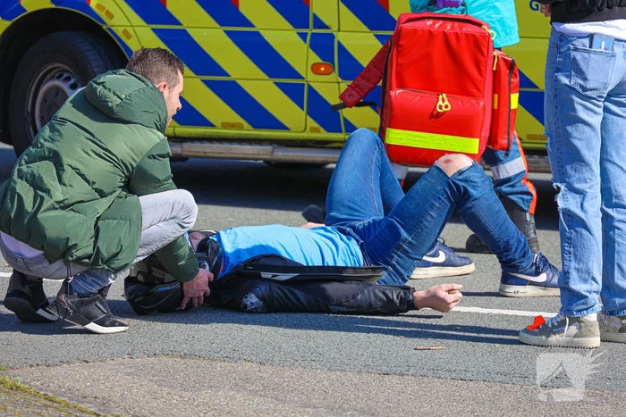 Motorrijder botst in zijkant van personenwagen