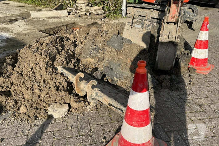 Straat zonder water na breuk in hoofdleiding