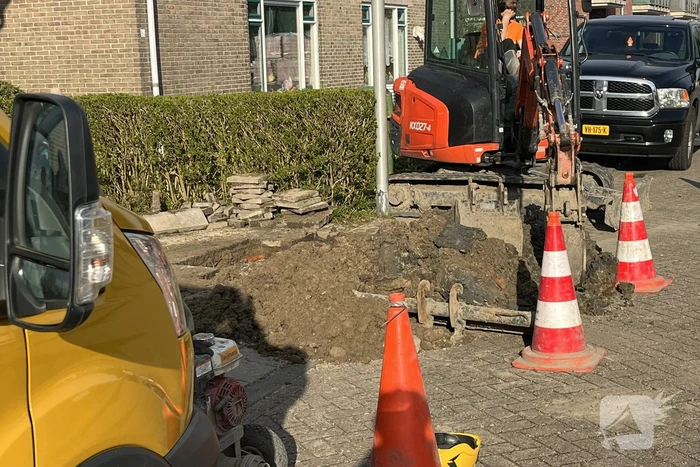 Straat zonder water na breuk in hoofdleiding