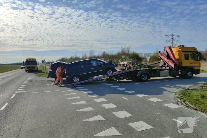 Veel schade na ongeval op kruising