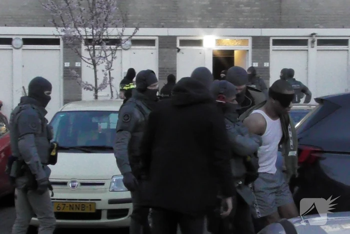 Buurt opgeschrikt door flashbangs tijdens inval arrestatieteam