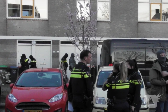 Buurt opgeschrikt door flashbangs tijdens inval arrestatieteam