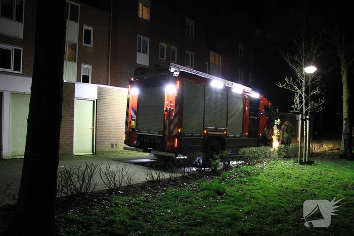 Bewoners buiten na ruiken gaslucht