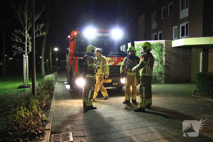 Bewoners buiten na ruiken gaslucht