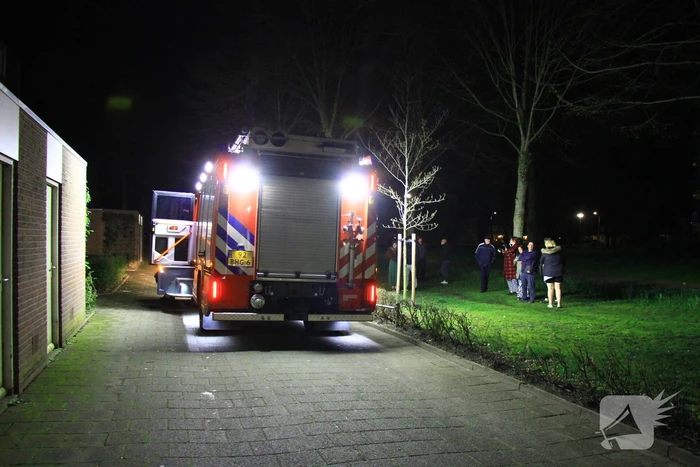 Bewoners buiten na ruiken gaslucht