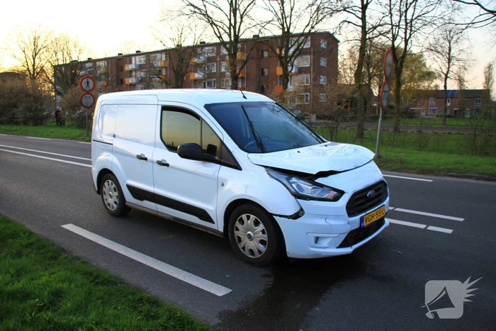Rijbaan afgesloten na kop-staart botsing