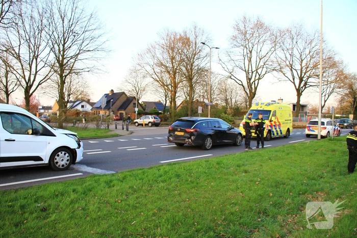 Rijbaan afgesloten na kop-staart botsing