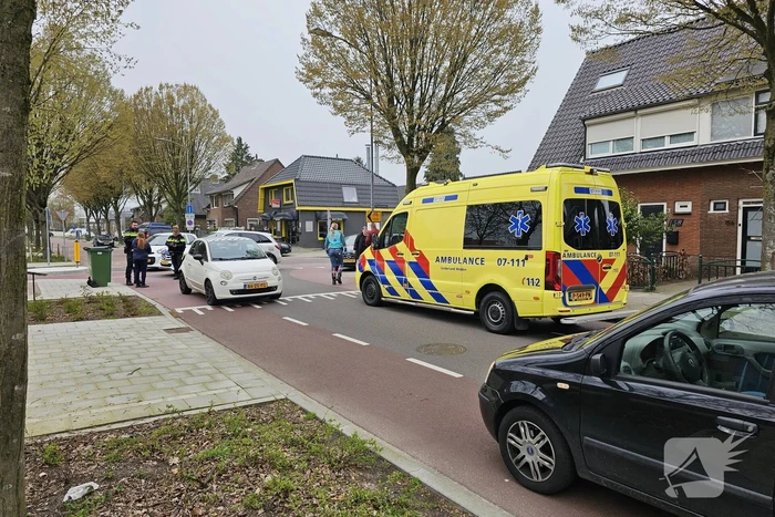 Afslaande automobilist rijdt fietser aan