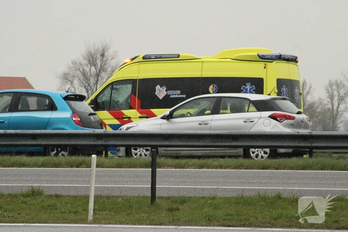 Snelweg afgesloten na ongeval met meerdere voertuigen