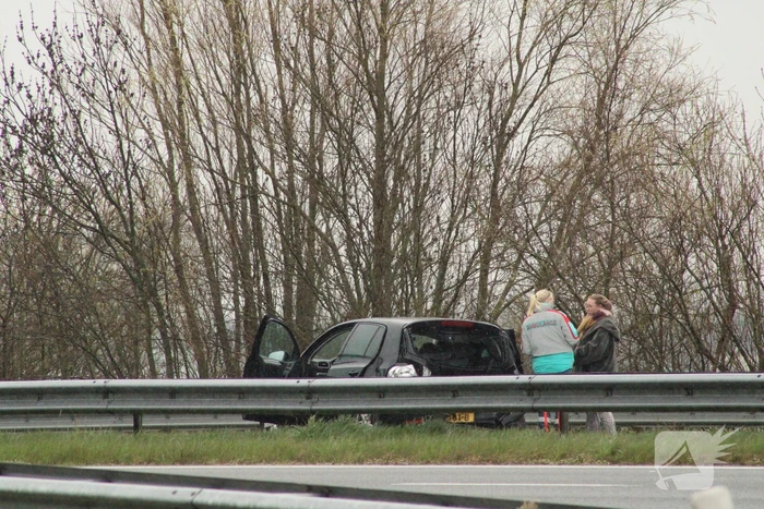 Snelweg afgesloten na ongeval met meerdere voertuigen
