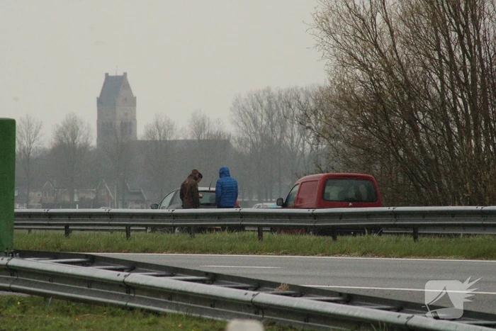 Snelweg afgesloten na ongeval met meerdere voertuigen