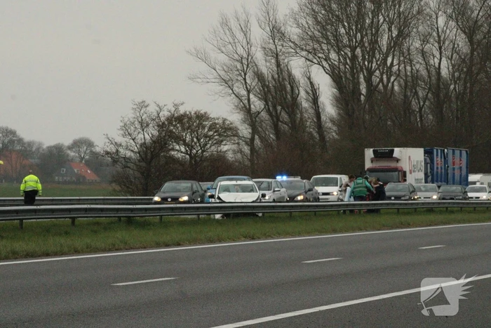 Snelweg afgesloten na ongeval met meerdere voertuigen