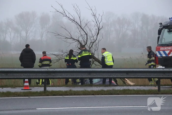 Bestuurder van auto belandt in sloot