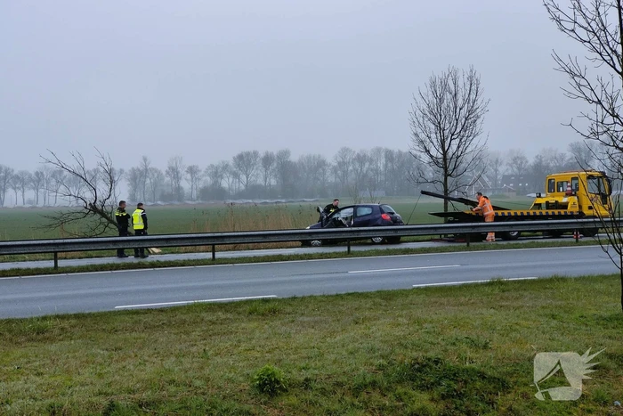 Bestuurder van auto belandt in sloot