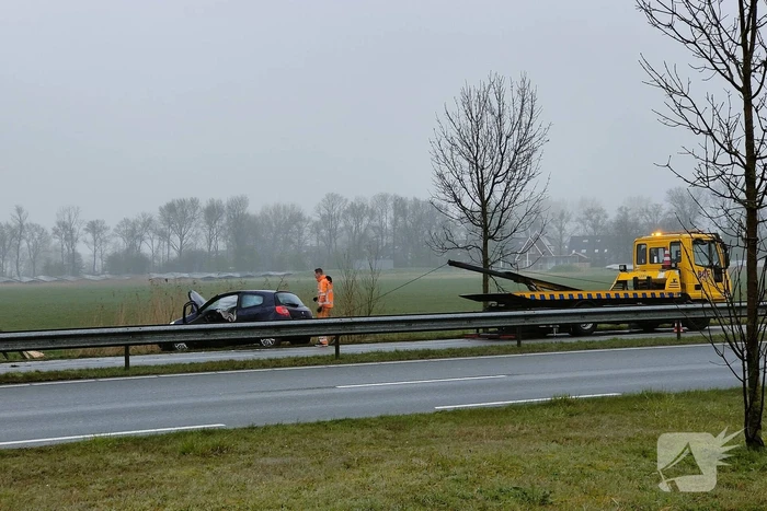 Bestuurder van auto belandt in sloot