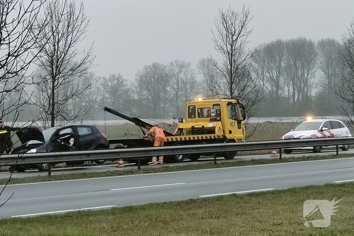 Bestuurder van auto belandt in sloot