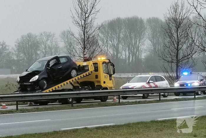 Bestuurder van auto belandt in sloot
