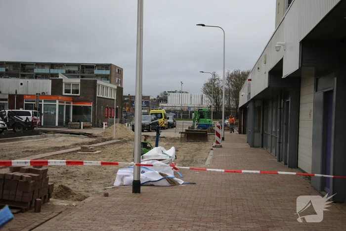 Persoon met verward gedrag van flatgebouw gehaald