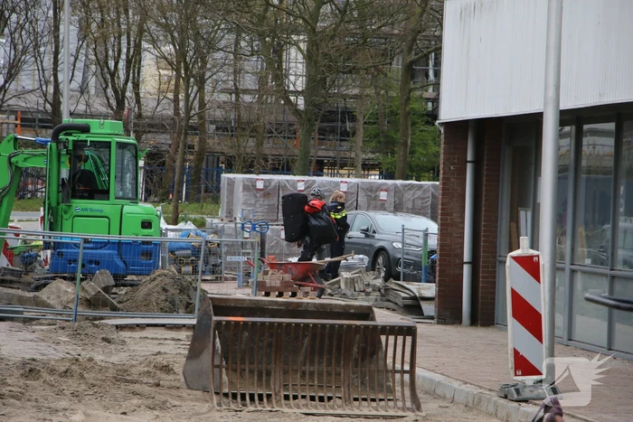 Persoon met verward gedrag van flatgebouw gehaald