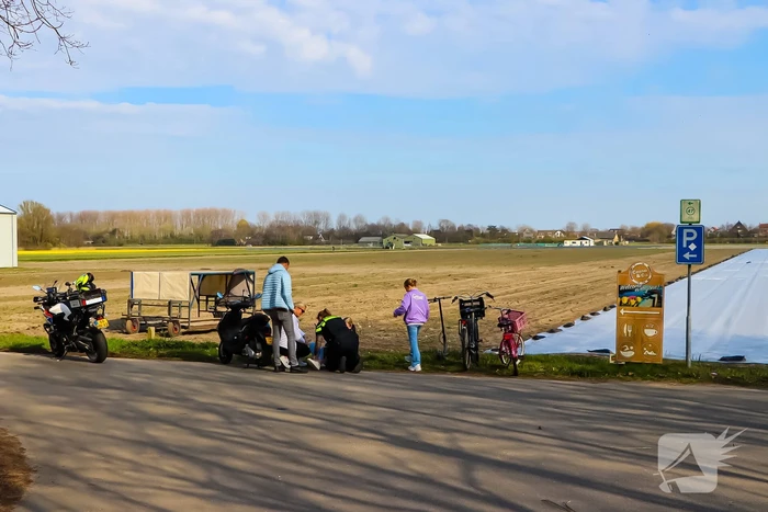 Taxi en scooterrijder in botsing