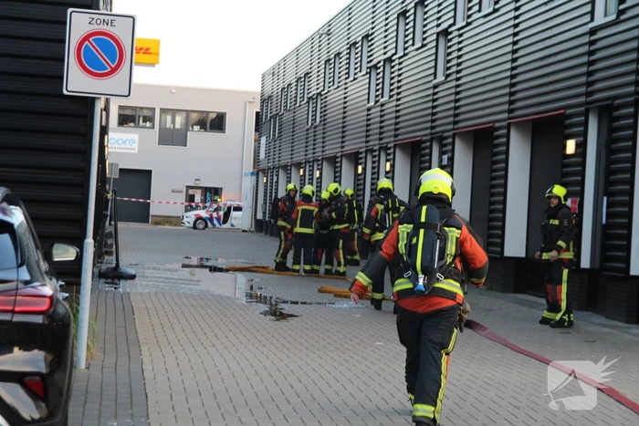 Hevige brand in bedrijfsverzamelgebouw