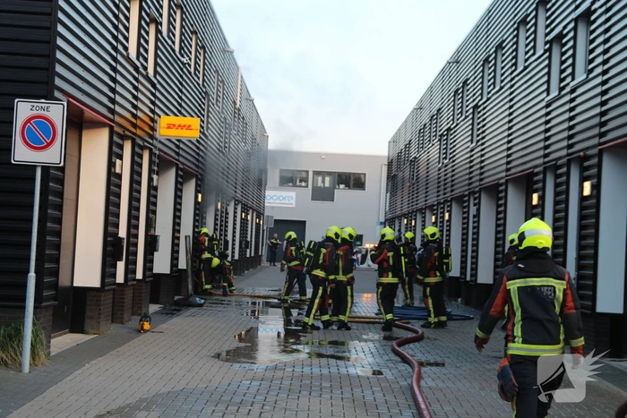 Hevige brand in bedrijfsverzamelgebouw