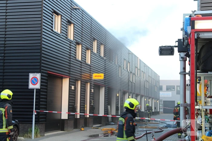 Hevige brand in bedrijfsverzamelgebouw