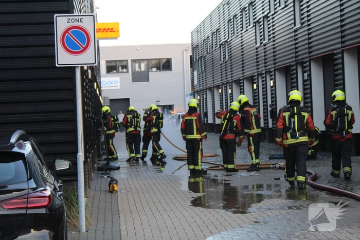 Hevige brand in bedrijfsverzamelgebouw