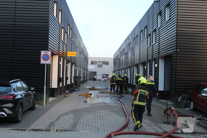 Hevige brand in bedrijfsverzamelgebouw