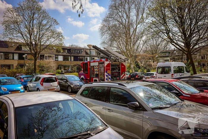 Brand in dak snel onder controle