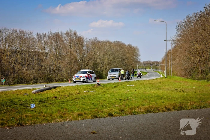 Beveiliger slaat met auto over de kop
