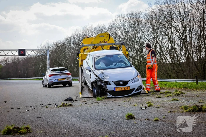 Beveiliger slaat met auto over de kop