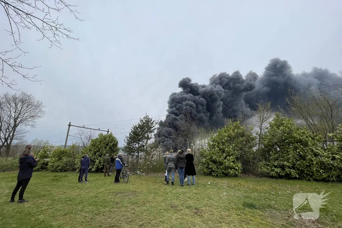 Zeer grote brand verwoest bedrijfspand
