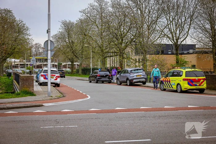 Automobilist botst op afslaande lesauto