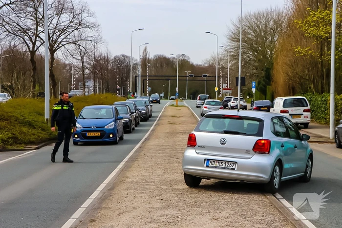 Veel schade na invoegen bij tankstation