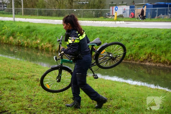 Fiets aangetroffen langs waterkant
