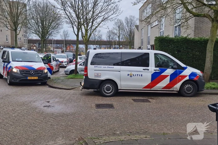 Dader op de vlucht na woningoverval