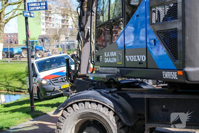 Graafmachine schiet politie te hulp