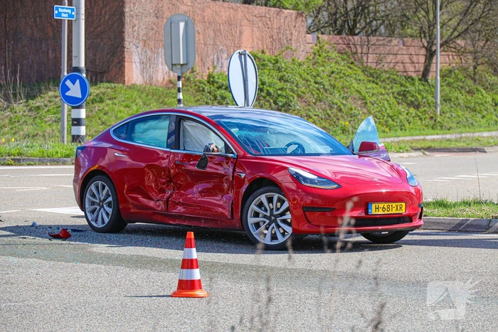 Forse schade bij botsing op kruising