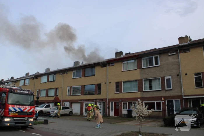 Veel rookontwikkeling bij uitslaande zolderbrand