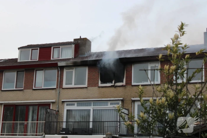 Veel rookontwikkeling bij uitslaande zolderbrand