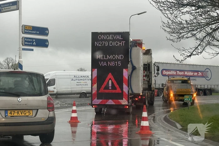 Auto raakt van de weg in belandt in sloot