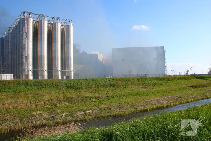 Zeer grote brand in cacao opslag