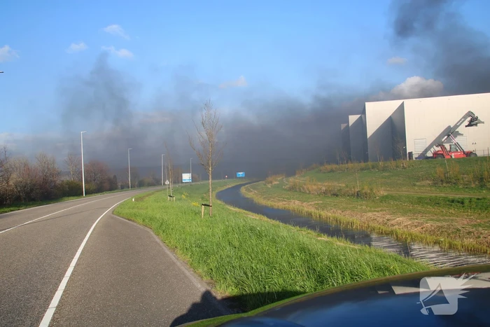Zeer grote brand in cacao opslag