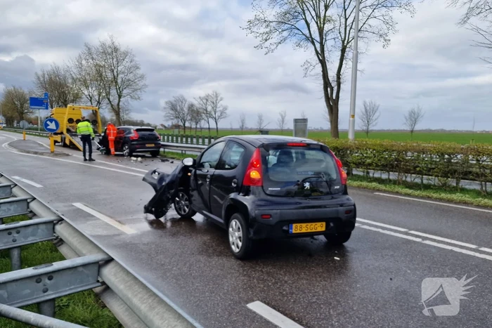 Weg afgesloten door flinke botsing