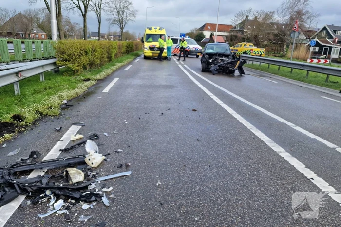 Weg afgesloten door flinke botsing