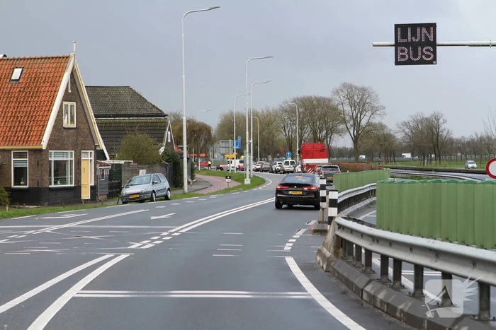 Weg afgesloten door flinke botsing