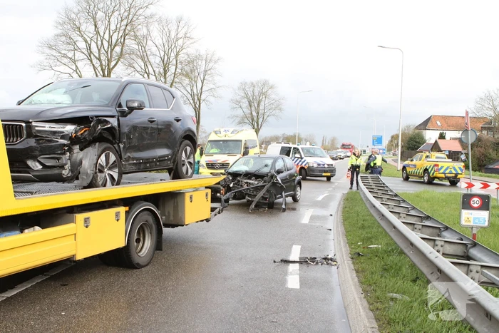 Weg afgesloten door flinke botsing
