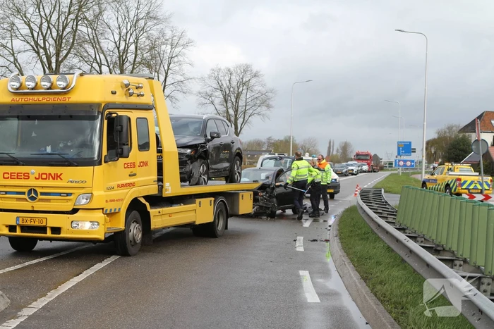 Weg afgesloten door flinke botsing
