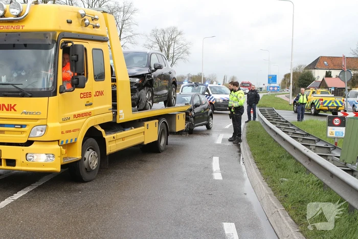 Weg afgesloten door flinke botsing